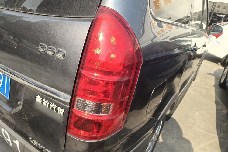 Used Dongfeng Fengon 360 2015 1.5L Manual Luxury 7-Seater China IV Standard Exterior 6
