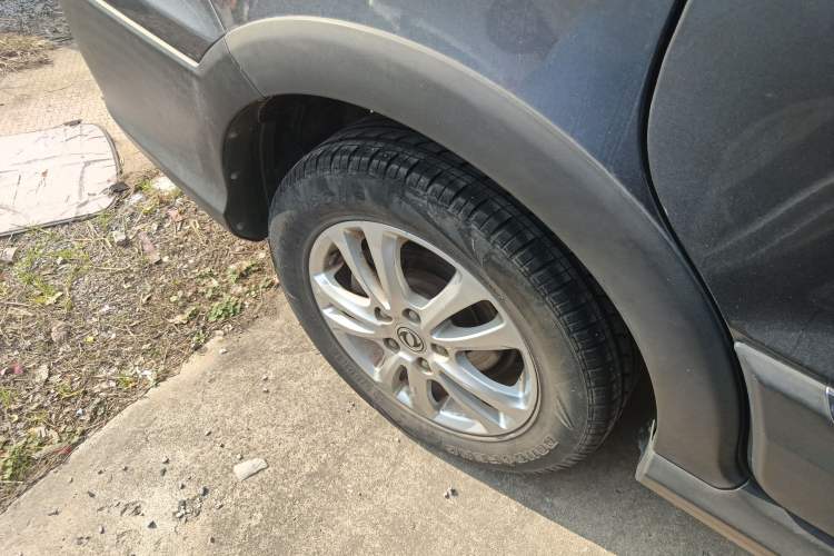 Used Dongfeng Fengon 360 2015 1.5L Manual Luxury 7-Seater China IV Standard Exterior 8