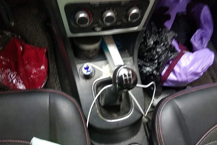 Used Dongfeng Fengon 360 2015 1.5L Manual Luxury 7-Seater China IV Standard Gear Lever