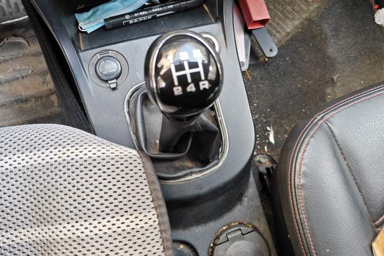 Used Dongfeng Fengon 360 2015 1.5L Manual Luxury 7-Seater China IV Standard Gear Lever