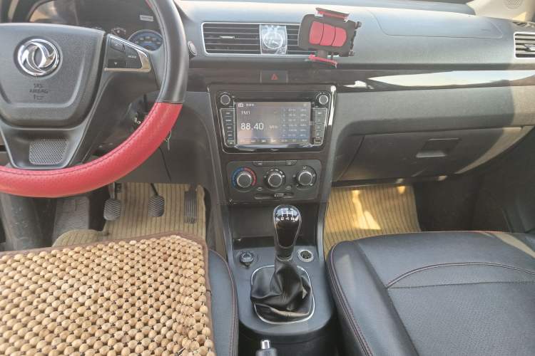 Used Dongfeng Fengon 360 2015 1.5L Manual Luxury 7-Seater China IV Standard Gear Lever