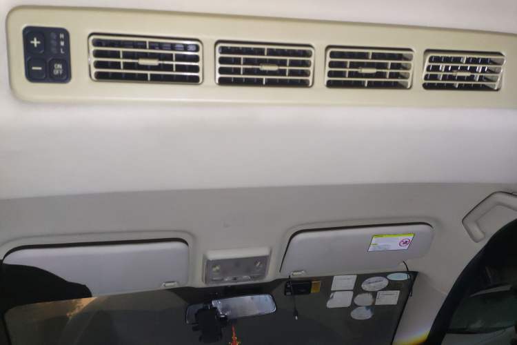 Used Dongfeng Fengon 360 2015 1.5L Manual Comfort 7-Seater China IV Standard Headliner