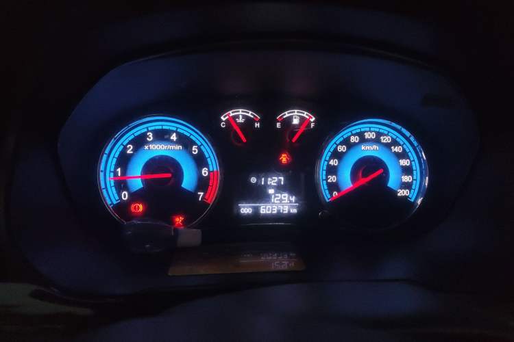 Used Dongfeng Fengon 360 2015 1.5L Manual Comfort 7-Seater China IV Standard Instrument Cluster