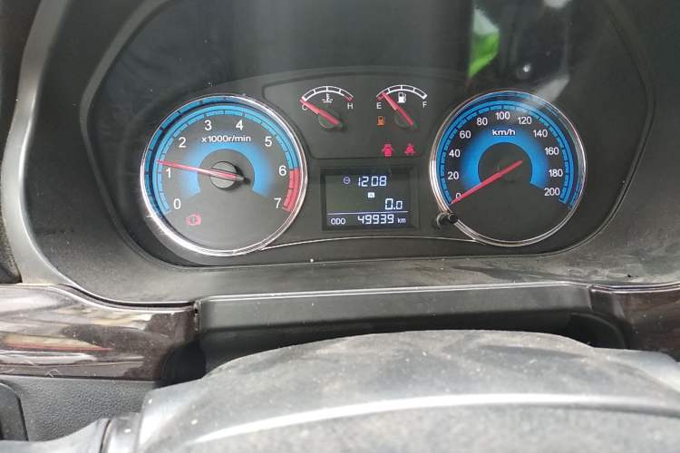 Used Dongfeng Fengon 360 2015 1.5L Manual Luxury 7-Seater China IV Standard Instrument Cluster