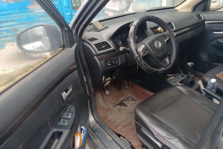 Used Dongfeng Fengon 360 2015 1.5L Manual Luxury 7-Seater China IV Standard Interior 2