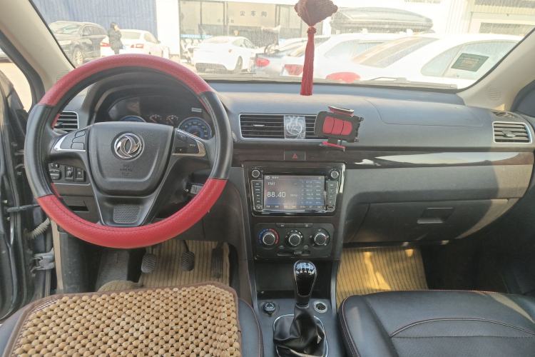 Used Dongfeng Fengon 360 2015 1.5L Manual Luxury 7-Seater China IV Standard Interior 2