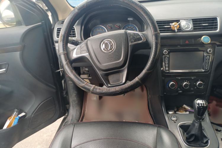 Used Dongfeng Fengon 360 2015 1.5L Manual Luxury 7-Seater China IV Standard Interior 3