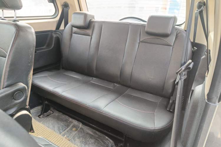 Used Dongfeng Fengon 360 2015 1.5L Manual Luxury 7-Seater China IV Standard Interior 4