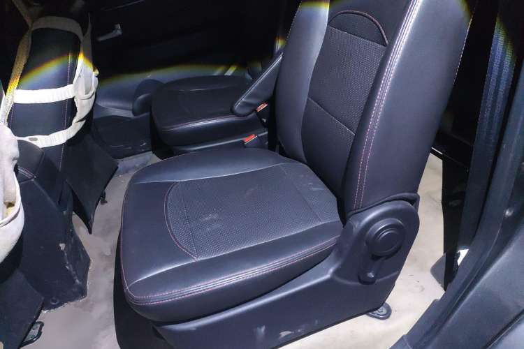 Used Dongfeng Fengon 360 2015 1.5L Manual Comfort 7-Seater China IV Standard Left Rear Seat