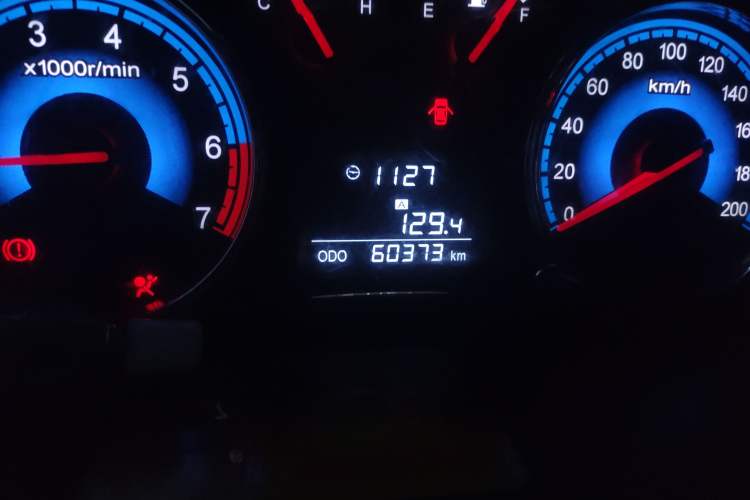 Used Dongfeng Fengon 360 2015 1.5L Manual Comfort 7-Seater China IV Standard Odometer Close Up