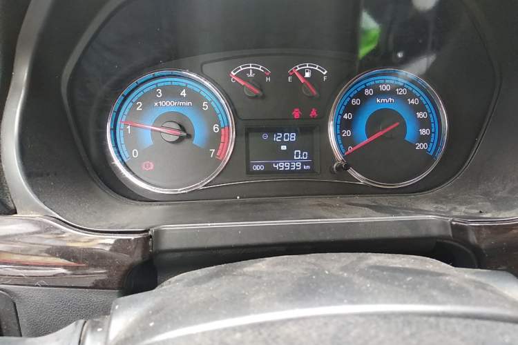 Used Dongfeng Fengon 360 2015 1.5L Manual Luxury 7-Seater China IV Standard Odometer Close Up