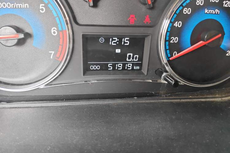 Used Dongfeng Fengon 360 2015 1.5L Manual Luxury 7-Seater China IV Standard Odometer Close Up