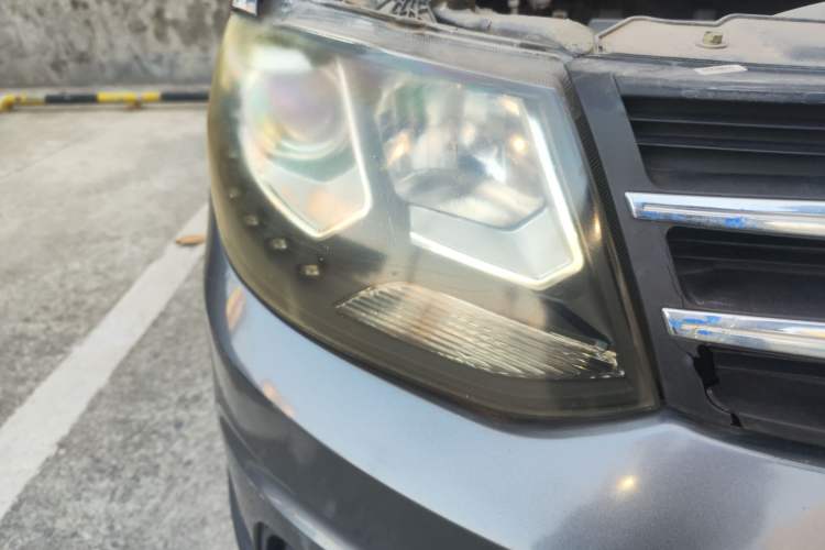 Used Dongfeng Fengon 360 2015 1.5L Manual Luxury Model 5 Seats China IV Standard Right Front Headlight