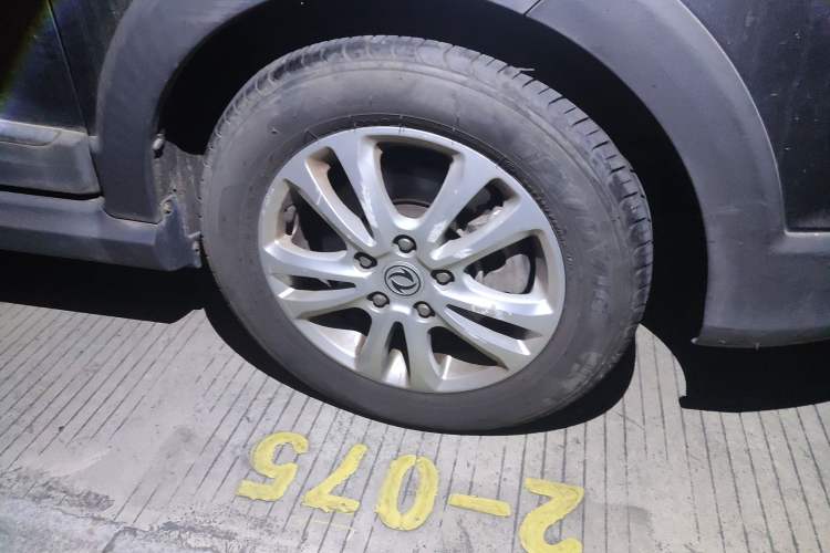 Used Dongfeng Fengon 360 2015 1.5L Manual Comfort 7-Seater China IV Standard Right Front Wheel Hub