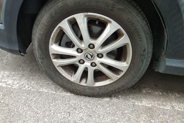 Used Dongfeng Fengon 360 2015 1.5L Manual Luxury 7-Seater China IV Standard Right Front Wheel Hub