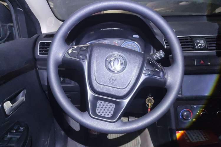 Used Dongfeng Fengon 360 2015 1.5L Manual Comfort 7-Seater China IV Standard Steering Wheel