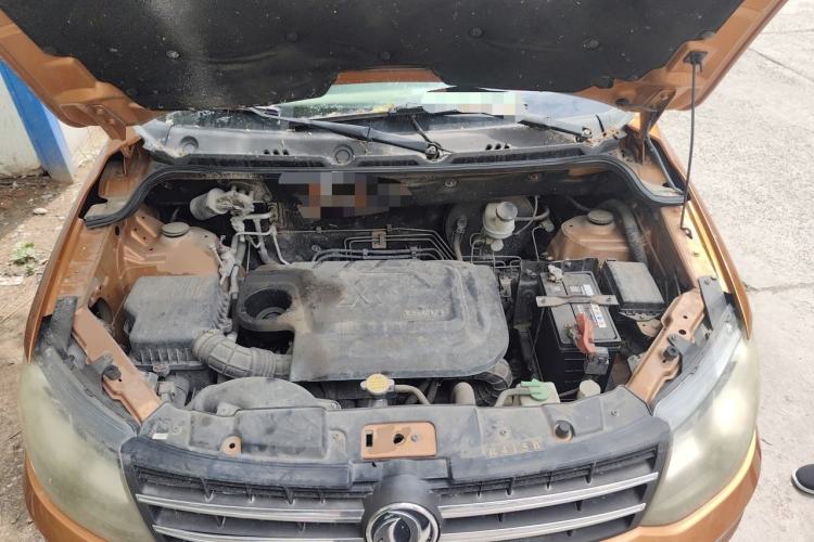 Used Dongfeng Fengon 360 2015 1.5L Manual Luxury 7-Seater China V Emission Standard Engine Bay
