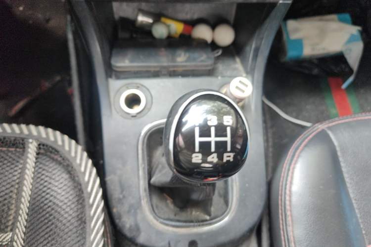 Used Dongfeng Fengon 360 2015 1.5L Manual Luxury 7-Seater China V Emission Standard Gear Lever