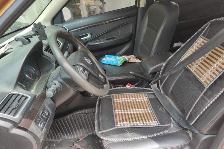 Used Dongfeng Fengon 360 2015 1.5L Manual Luxury 7-Seater China V Emission Standard Left Front Seat