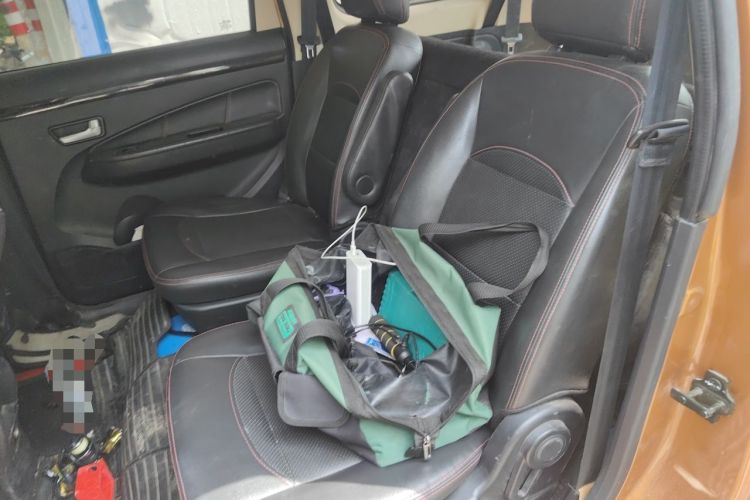 Used Dongfeng Fengon 360 2015 1.5L Manual Luxury 7-Seater China V Emission Standard Left Rear Seat