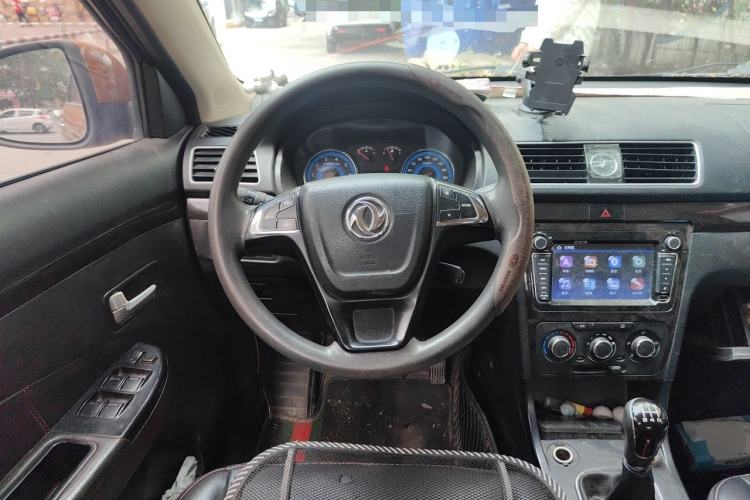 Used Dongfeng Fengon 360 2015 1.5L Manual Luxury 7-Seater China V Emission Standard Steering Wheel
