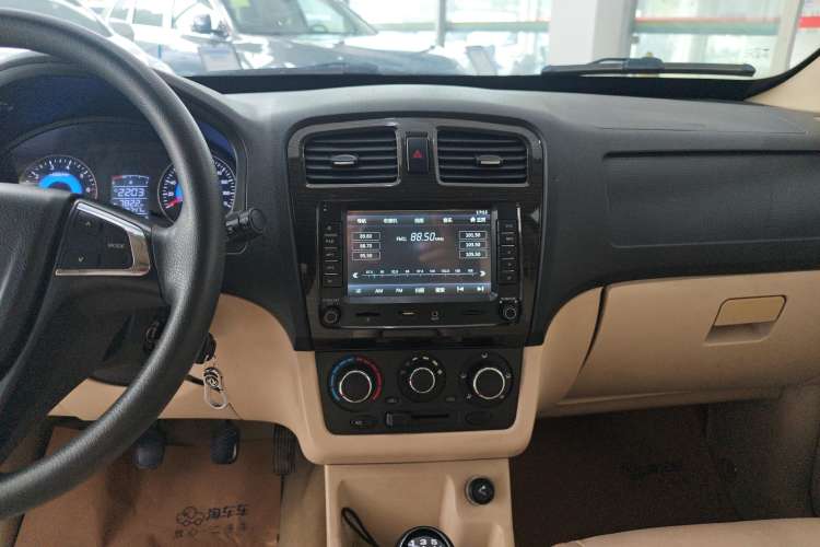 Used Dongfeng Fengon 360 2015 1.5L Manual Comfort II 7-Seater Audio And AC Panel