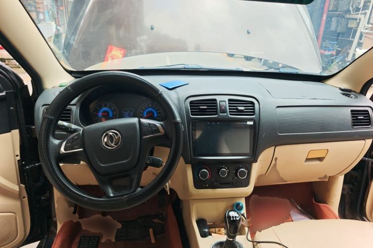 Used Dongfeng Fengon 360 2015 1.5L Manual Luxury 7-Seater China V Emission Standard Center Console