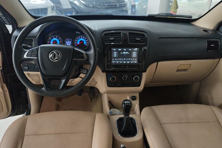 Used Dongfeng Fengon 360 2015 1.5L Manual Comfort II 7-Seater Center Console