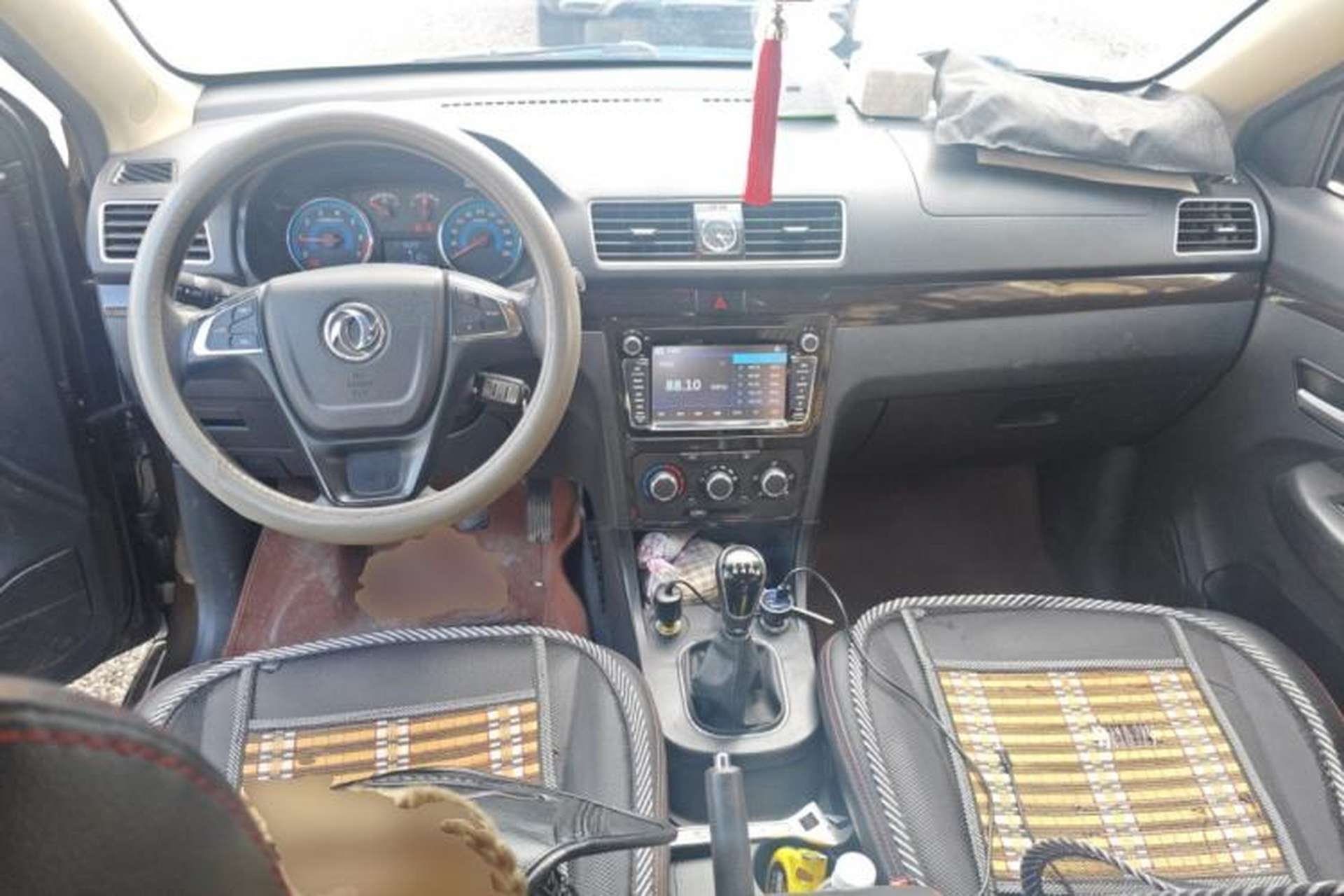 Used Dongfeng Fengon 360 2015 1.5L Manual Luxury 7-Seater China IV Standard Center Console