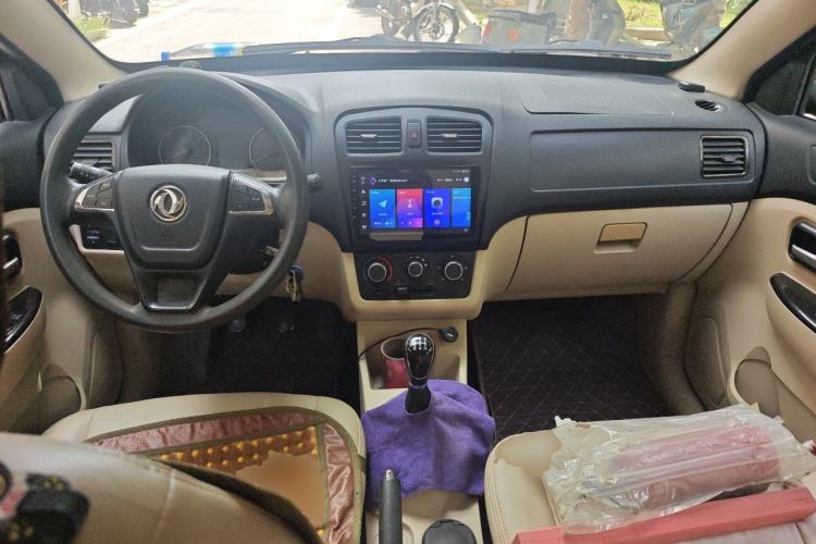 Used Dongfeng Fengon 360 2015 1.5L Manual Comfort II 8 Seats Center Console