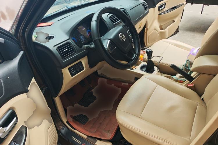 Used Dongfeng Fengon 360 2015 1.5L Manual Luxury 7-Seater China V Emission Standard Driver Seat