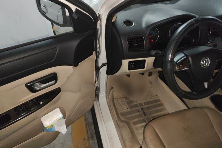 Used Dongfeng Fengon 360 2015 1.5L Manual Comfort II 7-Seater Driver Seat