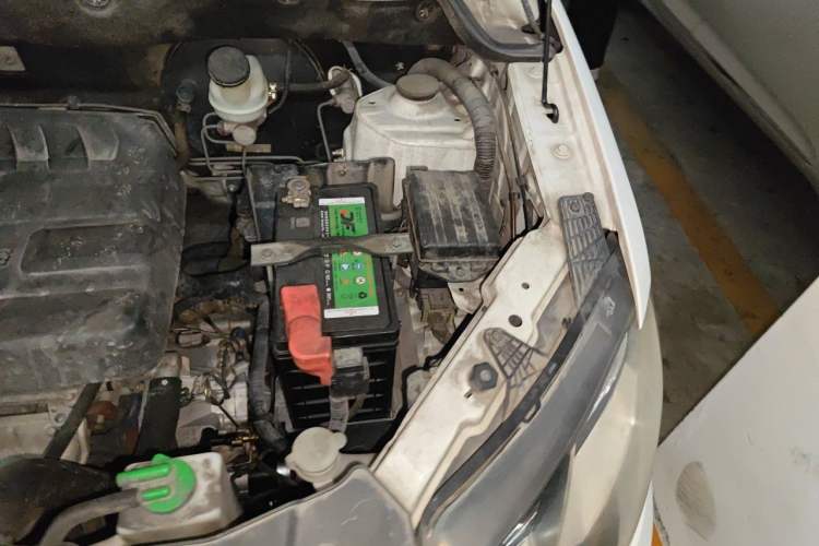 Used Dongfeng Fengon 360 2015 1.5L Manual Comfort II 7-Seater Engine Bay Left