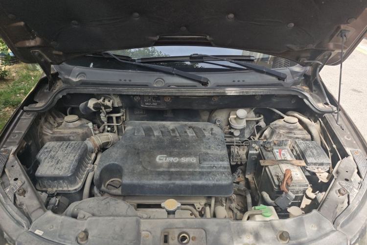 Used Dongfeng Fengon 360 2015 1.5L Manual Comfort II 8 Seats Engine Bay