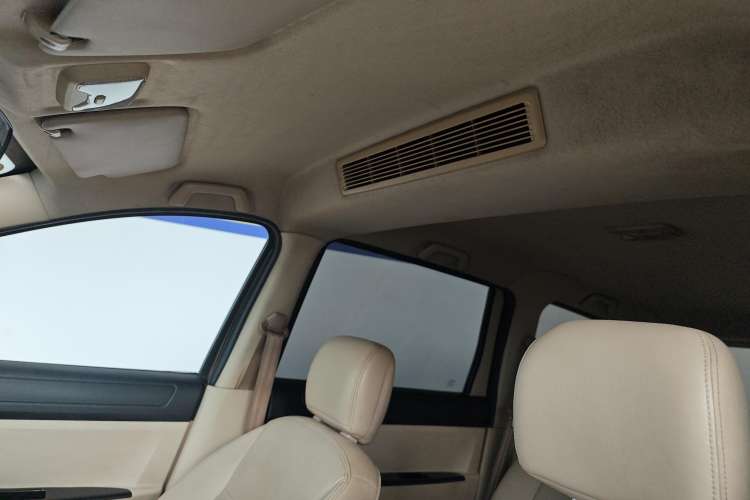 Used Dongfeng Fengon 360 2015 1.5L Manual Comfort II 7-Seater Headliner