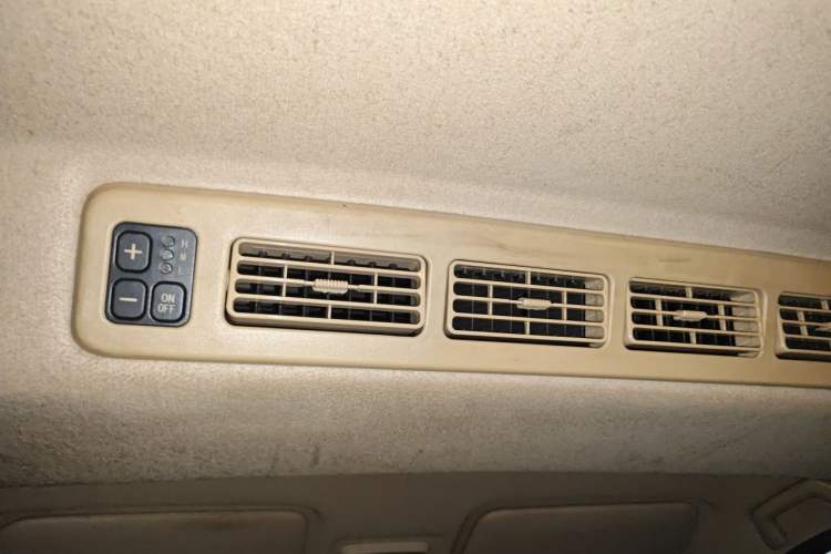 Used Dongfeng Fengon 360 2015 1.5L Manual Comfort II 7-Seater Headliner