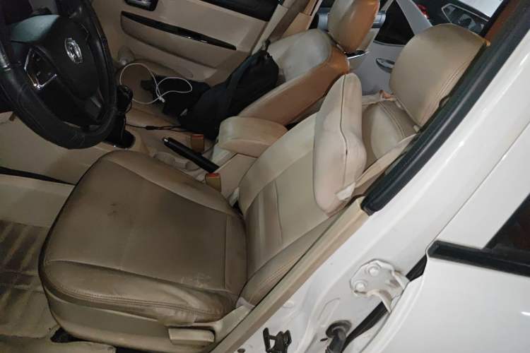 Used Dongfeng Fengon 360 2015 1.5L Manual Comfort II 7-Seater Left Front Seat