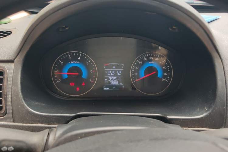Used Dongfeng Fengon 360 2015 1.5L Manual Luxury 7-Seater China V Emission Standard Odometer Close Up