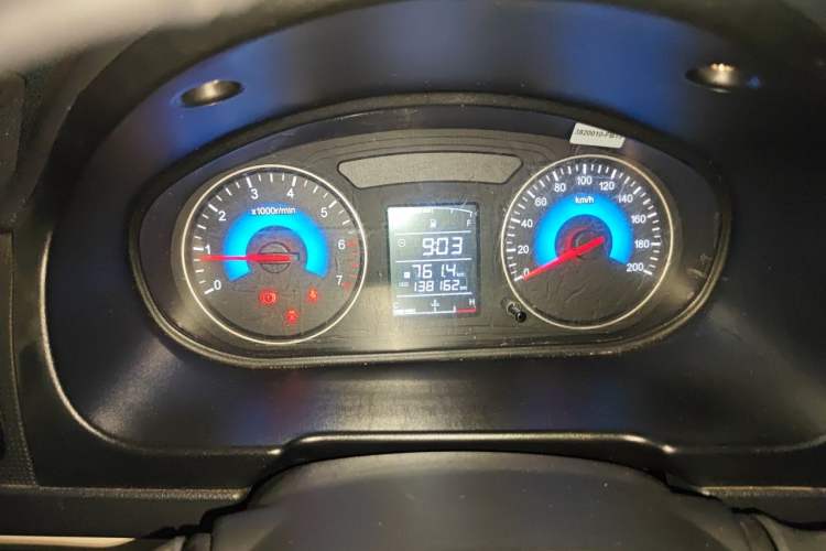 Used Dongfeng Fengon 360 2015 1.5L Manual Comfort II 7-Seater Odometer Close Up