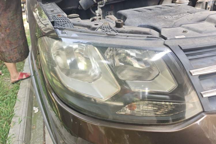 Used Dongfeng Fengon 360 2015 1.5L Manual Comfort II 8 Seats Right Front Headlight