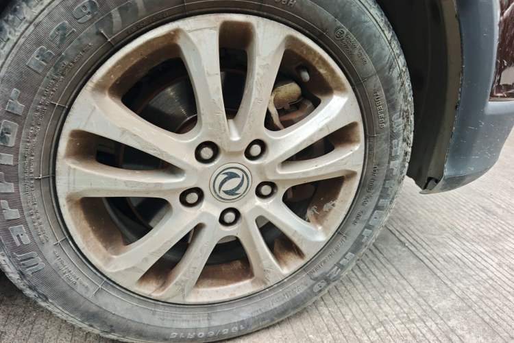 Used Dongfeng Fengon 360 2015 1.5L Manual Luxury 7-Seater China V Emission Standard Right Front Wheel Hub