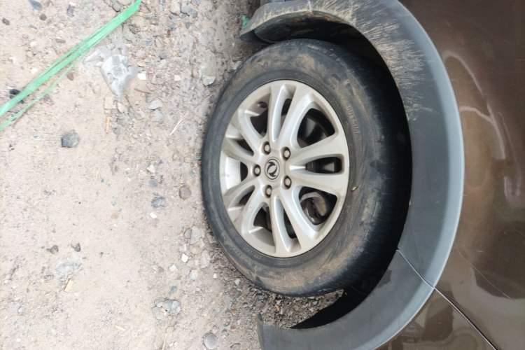 Used Dongfeng Fengon 360 2015 1.5L Manual Luxury 7-Seater China IV Standard Right Front Wheel Hub