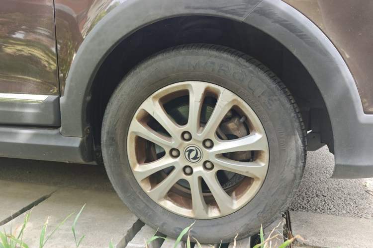 Used Dongfeng Fengon 360 2015 1.5L Manual Comfort II 8 Seats Right Front Wheel Hub