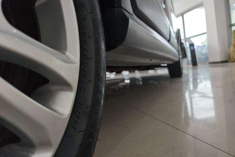 Used Dongfeng Fengon 360 2015 1.5L Manual Comfort II 7-Seater Right Side Sill