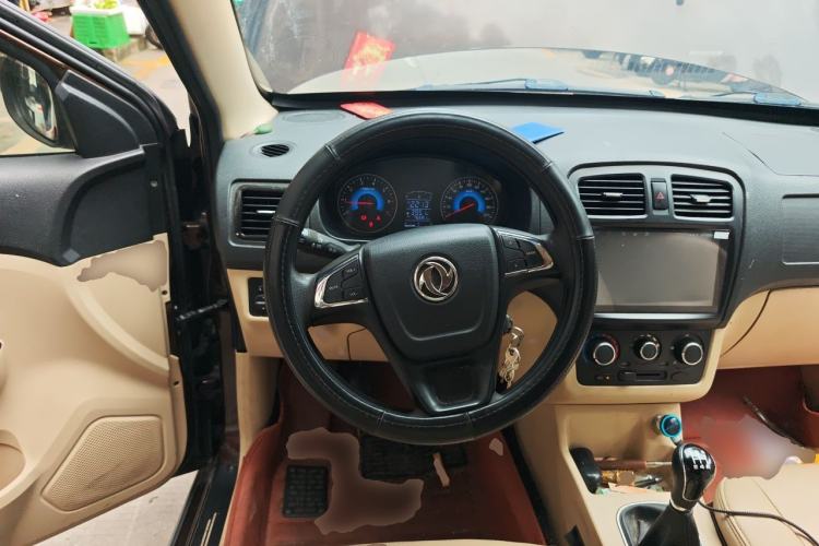 Used Dongfeng Fengon 360 2015 1.5L Manual Luxury 7-Seater China V Emission Standard Steering Wheel