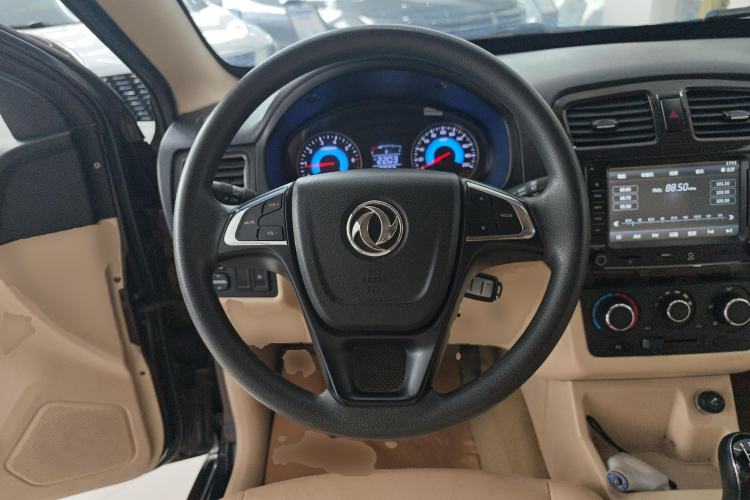 Used Dongfeng Fengon 360 2015 1.5L Manual Comfort II 7-Seater Steering Wheel