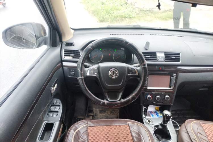 Used Dongfeng Fengon 360 2015 1.5L Manual Luxury 7-Seater China IV Standard Steering Wheel