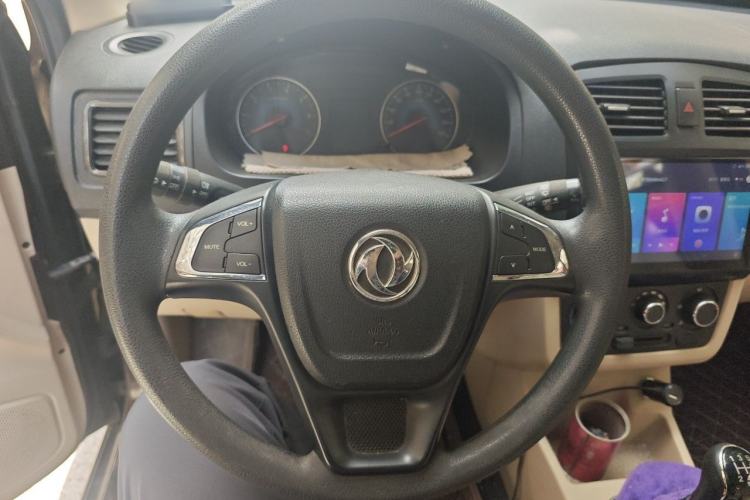 Used Dongfeng Fengon 360 2015 1.5L Manual Comfort II 8 Seats Steering Wheel