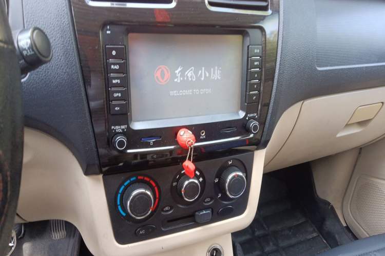 Used Dongfeng Fengon 360 2015 1.5L Manual Comfort II 7-Seater Audio And AC Panel