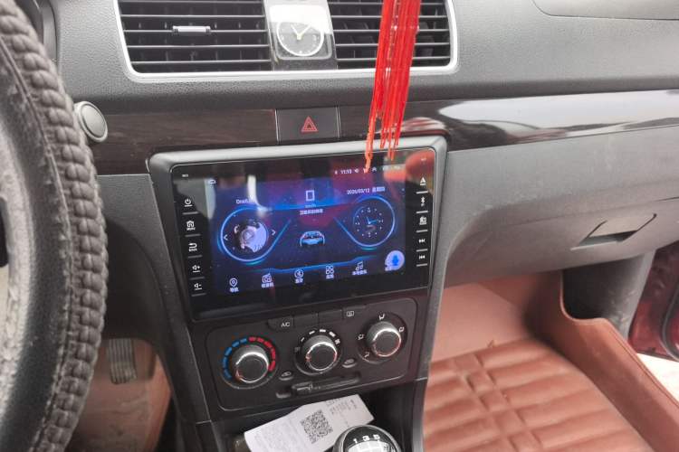 Used Dongfeng Fengon 360 2015 1.5L Manual Luxury 7-Seater China IV Standard Audio And AC Panel